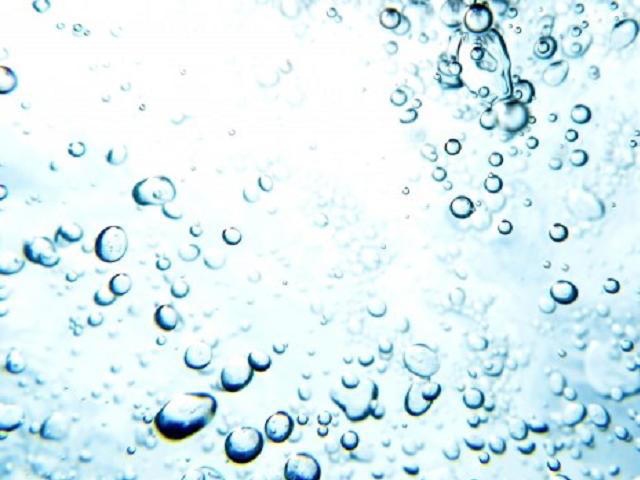 大きな潜在市場を秘めるウルトラファインバブル(微細気泡)・テクノロジー。産業界では食品をはじめ、幅広い分野での応用がさかんに始まっている。この市場において、現在日本は技術、利用の面で世界のトップを走っている。