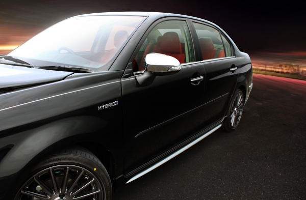 光岡自動車が23日に販売開始するハイブリッド（HV）セダン「Ryugi」（リューギ）の特別仕様車「Ryugi yamato」（リューギ ヤマト）（写真提供：光岡自動車）