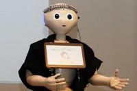 今後のコミュニケーションロボットの購入意向については、「1年以内に購入したい」が1.6%、「1年以上先になるが、購入を検討したい」が13.1%、「購入したくない」が85.2%となり、一般消費者の購入意向が現時点では必ずしも高くない結果となった