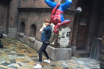 SUPER JUNIORのイトゥクが、24日の日本単独ファンミーティングを大盛況に終え、感謝のコメントとともにスパイダーマンとのツーショットを公開した。