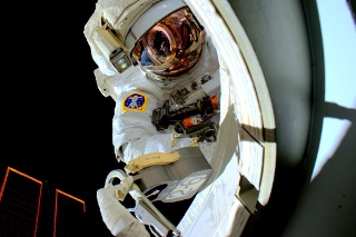 NASAのケリー宇宙飛行士とリングリン宇宙飛行士、ISSの船外活動を実施（Image Credit: NASA）