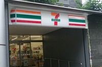 セブン‐イレブン・ジャパンは、品川区と連携・協力して、地域の高齢者などの見守り活動を行なう。写真は、都内のセブン‐イレブン店舗。
