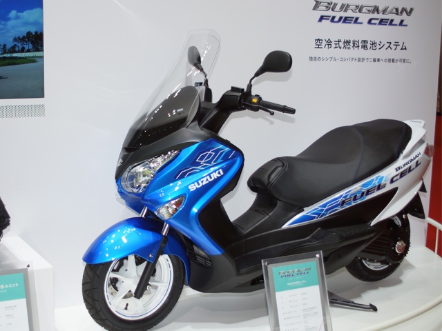 水素ガススタンドや法整備の問題がクリアすれば、すぐにでも実現可能な時期まで迫った燃料電池バイク