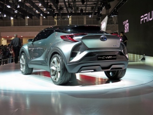 「TOYOTA New Global Architecture(TNGA)」の取り組みにより高いボディ剛性を獲得。優れた操縦安定性・乗り心地の向上を追求し、ドライバーの意のままにクルマが反応する心地良さを提供するとした「TOYOTA C-HR Concept」