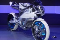 EVバイクは後続距離とバッテリーが高価といった課題があるものの、EVスクーターが実用化されているので市販化を期待したい。
