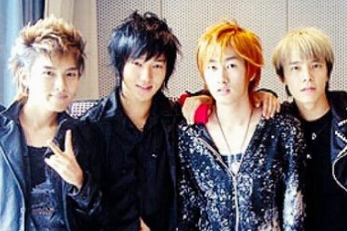 SUPER JUNIORのイェソンが、懐かしいショットとともにメンバーへの想いを綴った。写真：イェソンのツイッター