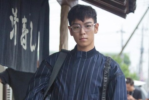BIGBANGのT.O.Pがウエブドラマ『シークレット・メッセージ』の未公開スチールで個性満点のファッションを披露、ファッションリーダーの面目を発揮した。