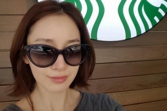 女優キム・テヒが清楚な美貌を誇って注目を集めている。写真：キム・テヒのインスタグラム