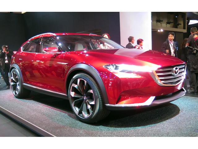世界の自動車メーカーが期待するクロスオーバー。1000万円超えるモデルから軽自動車まで、ありとあらゆるクラスに出現する。写真はMAZDAのコンセプト「越 KOERU」で、全長×全幅×全高4600×1900×1500mm、背の低さが際立つ。次世代「CX-7」