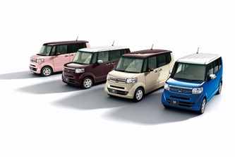 ホンダが一部改良して発売した軽乗用車「N-BOX」の外観。2トーンカラースタイル、G・Lパッケージ。（写真提供：ホンダ）