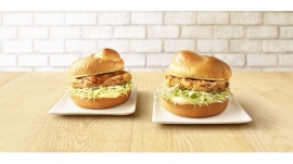 マクドナルドで11月24日から販売開始する期間限定メニュー「チキンタツタ」「チキンタツタ 和風おろし」(写真提供:日本マクドナルド) マクドナルドで11月24日から販売開始する期間限定メニュー「チキンタツタ」「チキンタツタ 和風おろし」(写真提供:日本マクドナルド)