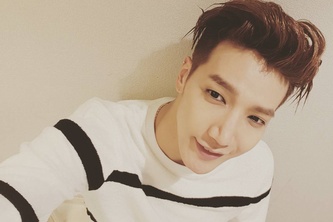 2PMのJun.Kが25日にソロミニアルバム「Love Letter」をリリースし、SNSに記念のセルフショットを投稿した。