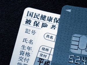 再生医療製品の保険適用が18日、中央社会保険医療協議会で初めて承認された。今回承認されたのはテルモの「ハートシート」と、JCRファーマの「テムセル」。再生医療に望みをかける患者から期待がかかる。