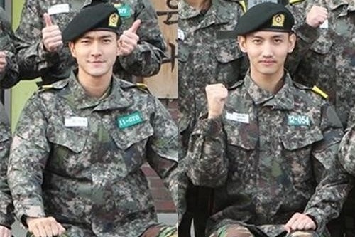 アイドルグループSUPER JUNIORのチェ・シウォンと東方神起のチャンミンの軍服姿の写真が公開されて注目を集めている。写真：陸軍訓練所ホームページ