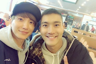 SUPER JUNIOのイトゥクが、兵役中のメンバーを気遣う温かいコメントを公開した。