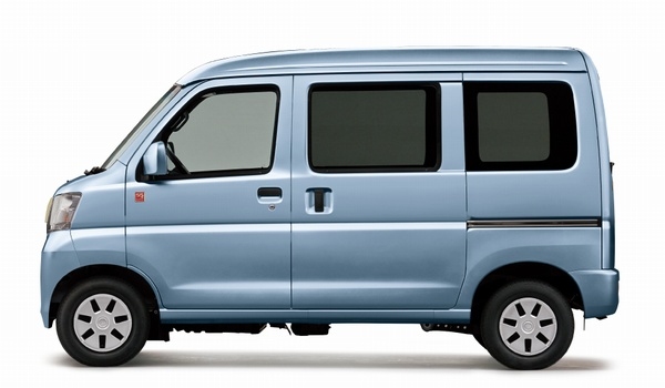 「ハイゼット」誕生55周年を記念した「ハイゼット カーゴ」の特別仕様車「ゴールドエディション」（写真提供：ダイハツ工業）