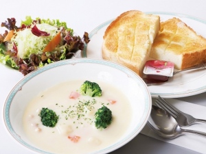 最近の健康志向ブームは主に中年がターゲットとされてきたが、今後は10代~20代の若年層へも向かう可能性がある。健康問題は今や中高年・高齢者だけの問題だけではない。若いうちから、将来的な病気予防的生活スタイルの確立が重要となってきている。 最近の健康志向ブームは主に中年がターゲットとされてきたが、今後は10代~20代の若年層へも向かう可能性がある。健康問題は今や中高年・高齢者だけの問題だけではない。若いうちから、将来的な病気予防的生活スタイルの確立が重要となってきている。