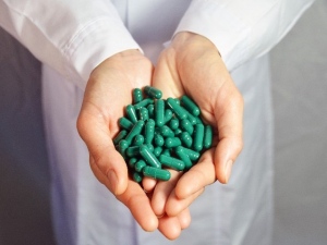 製薬大手エーザイが中国のジェネリック医薬品、遼寧天医生物製薬を約96億円で買収した。これにより、エーザイは海外のジェネリック市場に初参入することになる。中国国内の製薬会社の数は数千社に及ぶと言われるが、その中で存在感を出せるかどうか注目だ。