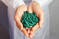 製薬大手エーザイが中国のジェネリック医薬品、遼寧天医生物製薬を約96億円で買収した。これにより、エーザイは海外のジェネリック市場に初参入することになる。中国国内の製薬会社の数は数千社に及ぶと言われるが、その中で存在感を出せるかどうか注目だ。