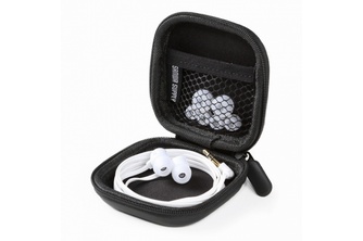 イヤホンもピースも収納（サンワプライ発表資料より）