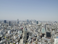 12月8日に発表された7-9月期の実質GDP成長率2次速報は前期(4～6 月期)比 0.3%増、年率換算で1.0%増となり、2四半期ぶりにプラス成長となった