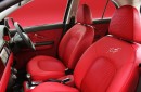 光岡自動車の主力コンパクトセダン「Viewt」の特別仕様車「VIEWT Rouge」（ビュート ルージュ）（写真提供：光岡自動車）