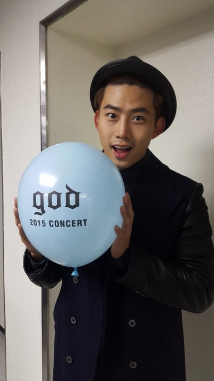 2PMのテギョンが、先輩アイドルgod(ジーオーディー) のコンサートを観に行った際に撮った写真を公開した。写真：テギョンのツイッター