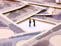 東京商工リサーチの調査によると、金融機関の不良債権を表す「リスク管理債権合計」は8兆2,717億円で、前年同期より7.7%減少し、3年連続で前年同期を下回ったという