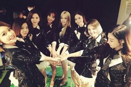 少女時代の和気あいあいとした様子が公開され、注目を集めている。写真：ユリのインスタグラム