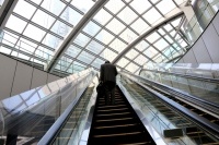 セコムは、20代から60歳以上の男女(各年代男性50名、女性50名の計500名)を対象に、「日本人の不安に関する意識調査」を実施した