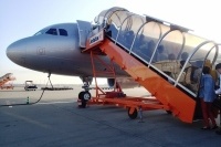 LCCといえど、いわゆる「中の人」は系列のANAやJAL、もしくは海外の航空会社の出身者であることも多い。例えばジェットスター・ジャパンはJALや豪カンタスグループの出資を受けており、バニラはANAの100%子会社だ