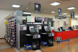 ゲオは、3月までに全国の直営ゲオショップ246店舗に500台のセルフレジを導入する。写真は、守山吉根店のセルフレジ(同社発表資料より) ゲオは、3月までに全国の直営ゲオショップ246店舗に500台のセルフレジを導入する。写真は、守山吉根店のセルフレジ(同社発表資料より)