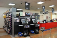 ゲオは、3月までに全国の直営ゲオショップ246店舗に500台のセルフレジを導入する。写真は、守山吉根店のセルフレジ（同社発表資料より）