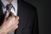 エン・ジャパンが「年収アップ転職の実現」についてアンケートを行った。それによると、2人に1人は転職を機に年収アップを実現している。年収アップの額は、「100万円以上」で、転職先は「スカウトオファーが来た企業」へというもの。