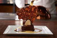 グランド ハイアット 東京でバレンタインデー限定メニュー - ココアパウダーをまぶしたステーキなど