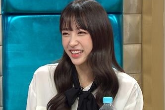 キム・ジュンス(28)との熱愛ニュースが報じられている女性アイドルグループ、EXIDのハニ(23)がテレビ番組でジュンスとの関係を公に認めた。写真：MBC