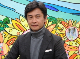 子育て支援最大手ＪＰホールディングス＜２７４９＞（東１・１００株）の業績が好調に拡大している。２０１６年３月期の売上は５年前比較で実に２．２倍の高い伸びで営業利益においても２．０１倍と高成長だ。