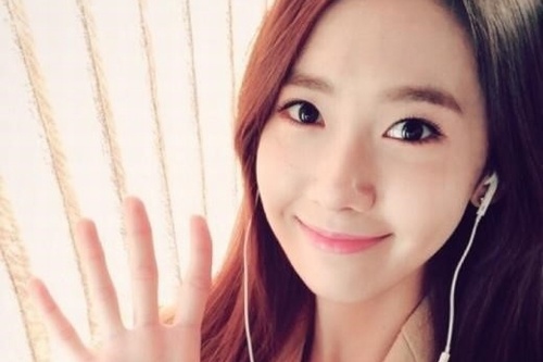 少女時代ユナが、中国を訪れた記念として「こんにちは、今日は私とメンバーたちで北京に来ました」との中国語メッセージで現地ファンに近況を伝えた。写真：ユナのウェイボー