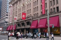 小売業の百貨店、専門店業界の主要各社の3～11月期(第3四半期)決算が出揃った。写真は、東京都中央区の高島屋日本橋店。