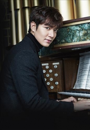 イ・ミンホが今月16日に開催した初のトークコンサートで、韓国・中国・日本のファン4,000人以上と交流した。写真:スターハウス イ・ミンホが今月16日に開催した初のトークコンサートで、韓国・中国・日本のファン4,000人以上と交流した。写真:スターハウス