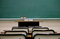 塾講師独特の「コマ給」。受け持つ授業のコマ数に応じて報酬が決まるもので、賛否両論あるシステムだ。成果型であるから良いという見方がある一方、授業と授業の間や、準備・片付けの時間がカウントされない問題がある