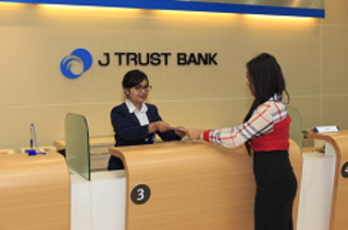 総合金融グループのＪトラスト＜８５０８＞（東２部）が、ＡＳＥＡＮ域内諸国で銀行再生や、Ｇｒｏｕｐ　Ｌｅａｓｅ　ＰＣＬへの出資などの積極的な事業展開を開始したことが契機となり急速に存在感を強めている。