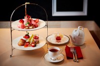 ホテル日航大阪から「苺づくしのアフタヌーンティーセット」ミルフィーユやモンブラン、ブリュレなど