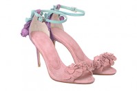 ツル バイ マリコ オイカワの春の新作 - 可憐に咲く花を足元に、ロマンチックなサンダルやパンプス