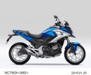 ホンダが26日発売する、直列2気筒750ccエンジンを搭載した大型スポーツバイク「NC750X」（グリントウェーブブルーメタリック）（写真提供：ホンダ）