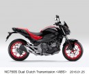 ホンダが26日発売する、直列2気筒750ccエンジンを搭載した大型スポーツバイク「NC750S デュアル・クラッチ・トランスミッション<ABS>」（ツートーン）（グラファイトブラック） 」（写真提供：ホンダ）