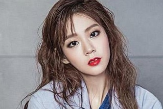 女性アイドルグループKARAの元メンバー、ハン・スンヨンがJワイドカンパニーと専属契約を結んだ。写真：Jワイドカンパニー