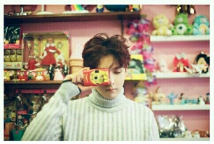 SUPER JUNIORリョウクが28日に1stソロアルバム『The Little Prince』をリリースし、その感激をツイッターで伝えた。写真:リョウクのツイッター SUPER JUNIORリョウクが28日に1stソロアルバム『The Little Prince』をリリースし、その感激をツイッターで伝えた。写真:リョウクのツイッター