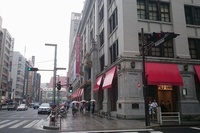 日本百貨店協会が公表した15の年間総売上高は、全店ベースで6兆1742億円だった。写真は、東京都中央区の日本橋三越本店。