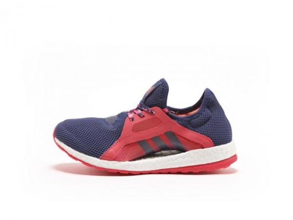 女性専用モデルのランニングシューズ「PureBOOST X」（写真提供：アディダス）